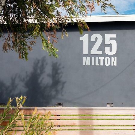 125 Milton Aparthotel Exteriör bild