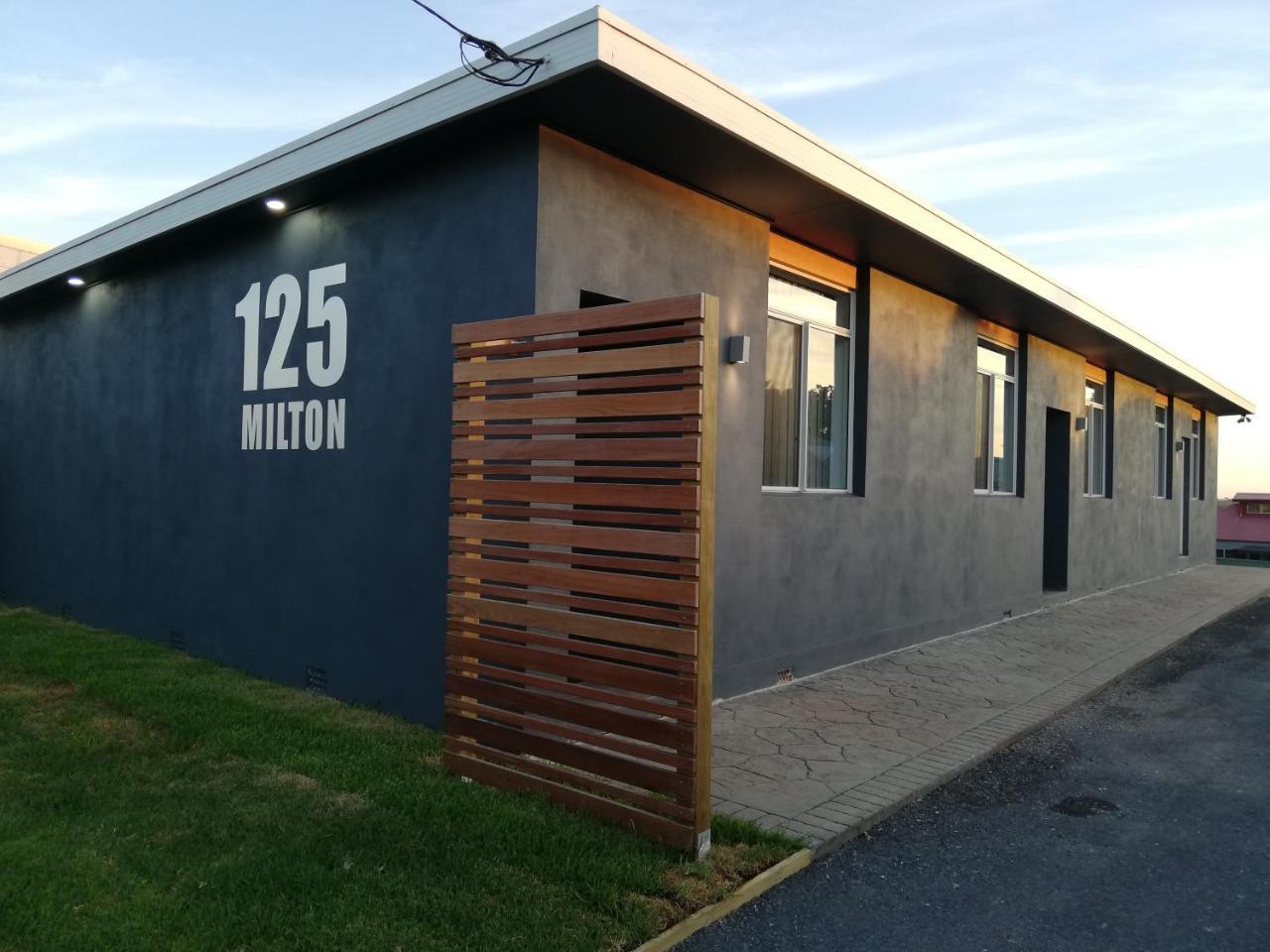 125 Milton Aparthotel Exteriör bild